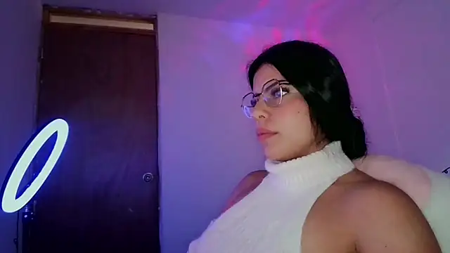 Snapshot of Adararouse1 chatting on 02-16-26, 07:43 Adararouse1 online show from 02-16-26, 07:43