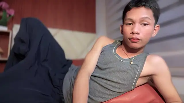 Snapshot of TheBoyAboveYou chatting on 01-06-26, 04:11 TheBoyAboveYou online show from 01-06-26, 04:11