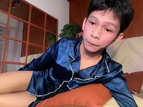 TheBoyAboveYou online show from 04-21-26, 02:15