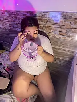 Snapshot of naty_col chatting on 04-17-26, 12:30 naty col online show from 04-17-26, 12:30