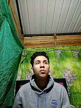 Snapshot of Zoe_axellxxx chatting on 12-14-25, 10:09 Zoe axellxxx online show from 12-14-25, 10:09