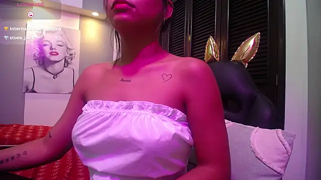 Snapshot of priya_raj_ chatting on 12-15-25, 08:02 priya raj online show from 12-15-25, 08:02