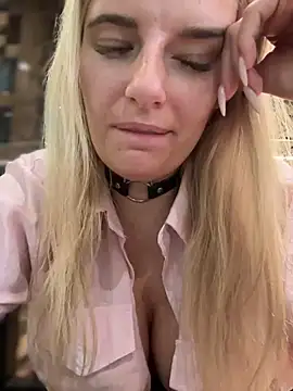 Snapshot of Betsy chatting on 12-15-24, 07:46 Betsy online show from 12-15-24, 07:46