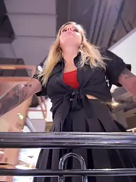 Snapshot of Betsy chatting on 01-19-25, 02:17 Betsy online show from 01-19-25, 02:17