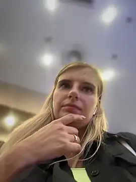 Snapshot of Betsy chatting on 02-01-25, 12:37 Betsy online show from 02-01-25, 12:37