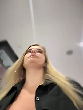 Snapshot of Betsy chatting on 02-04-25, 01:16 Betsy online show from 02-04-25, 01:16