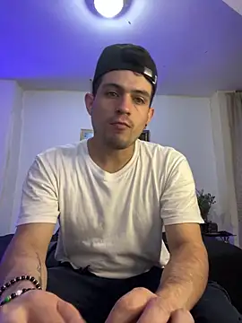 Snapshot of williamsmiiths16 chatting on 12-16-25, 04:23 williamsmiiths16 online show from 12-16-25, 04:23