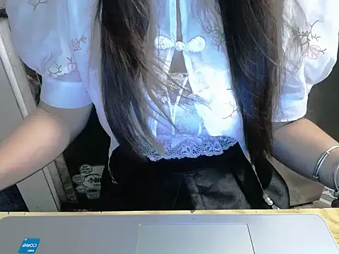 Snapshot of maian_love chatting on 05-26-26, 07:43 maian love online show from 05-26-26, 07:43