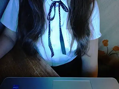 Snapshot of maian_love chatting on 06-12-26, 07:13 maian love online show from 06-12-26, 07:13