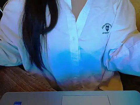 Snapshot of maian_love chatting on 06-16-26, 07:49 maian love online show from 06-16-26, 07:49
