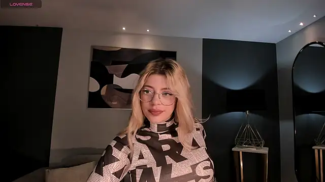 MadisonKane online show from 11-12-25, 11:10