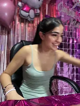 Snapshot of Valeriaa__001 chatting on 12-05-25, 05:16 Valeriaa 001 online show from 12-05-25, 05:16