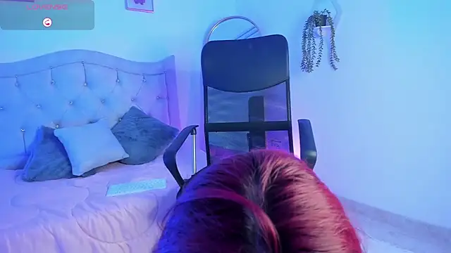 Snapshot of Naomi_Xx chatting on 12-04-25, 01:31 Naomi Xx online show from 12-04-25, 01:31