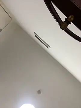 Snapshot of yaqing666 chatting on 12-22-25, 02:36 yaqing666 online show from 12-22-25, 02:36