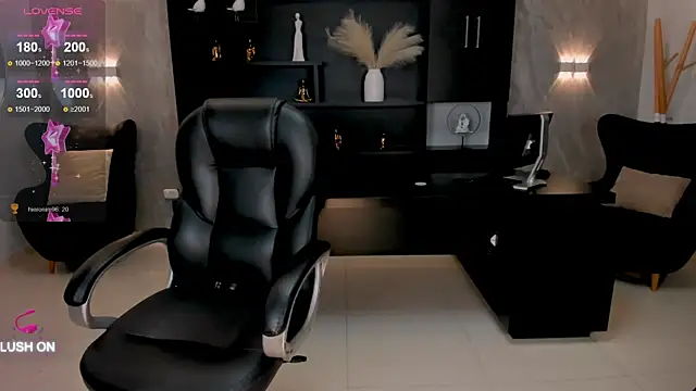 Snapshot of ChloeManson chatting on 12-11-24, 11:54 ChloeManson online show from 12-11-24, 11:54