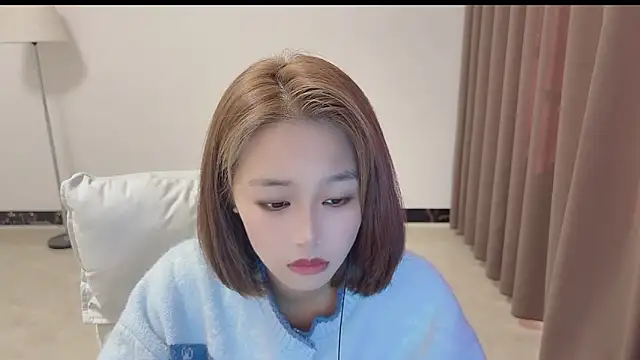 Snapshot of Sweetwild_ chatting on 12-18-25, 06:52 Sweetwild online show from 12-18-25, 06:52