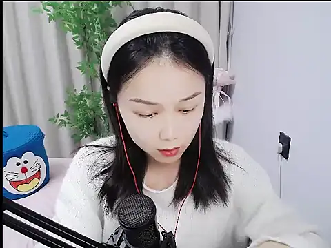 Snapshot of mili923 chatting on 12-14-25, 01:38 mili923 online show from 12-14-25, 01:38