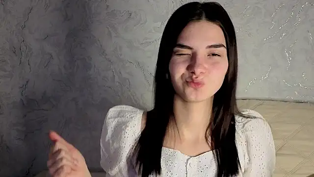 Laura Sunday online show from 03-10-26, 12:32