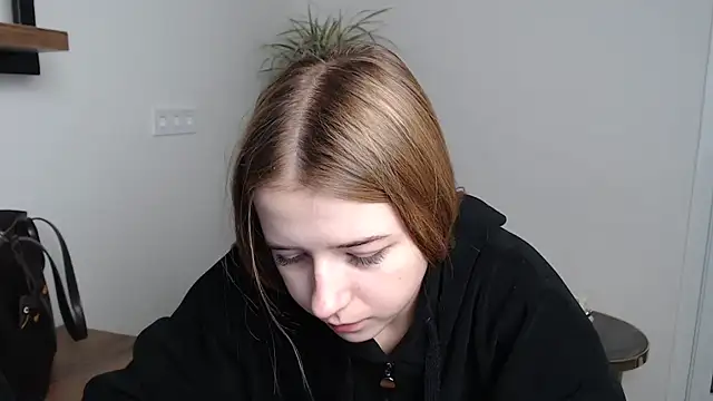 Snapshot of SweetBellaa_ chatting on 12-05-25, 10:02 SweetBellaa online show from 12-05-25, 10:02