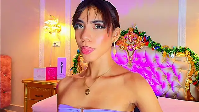 BellaHarpeer online show from 12-16-25, 08:47