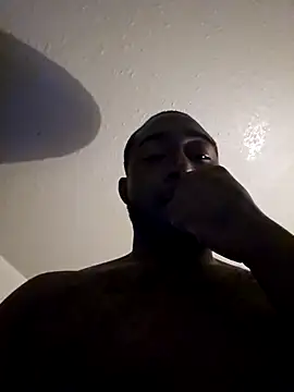 Snapshot of iLOVETRAY96 chatting on 12-17-25, 05:46 iLOVETRAY96 online show from 12-17-25, 05:46