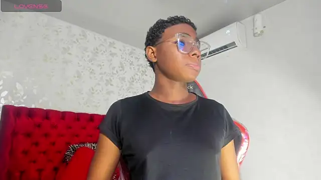 Snapshot of teylor_lovee chatting on 02-11-26, 08:36 teylor lovee online show from 02-11-26, 08:36