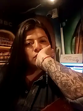 Snapshot of Luna_Maar_ chatting on 12-18-25, 01:55 Luna Maar online show from 12-18-25, 01:55