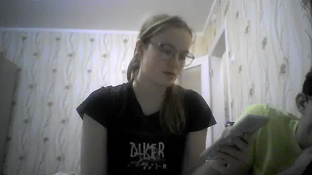 Snapshot of EvgeniyXAnna chatting on 02-10-26, 08:57 EvgeniyXAnna online show from 02-10-26, 08:57