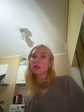 Snapshot of KisJeni chatting on 12-15-25, 09:19 KisJeni online show from 12-15-25, 09:19