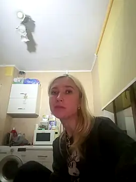 Snapshot of KisJeni chatting on 12-16-25, 04:56 KisJeni online show from 12-16-25, 04:56