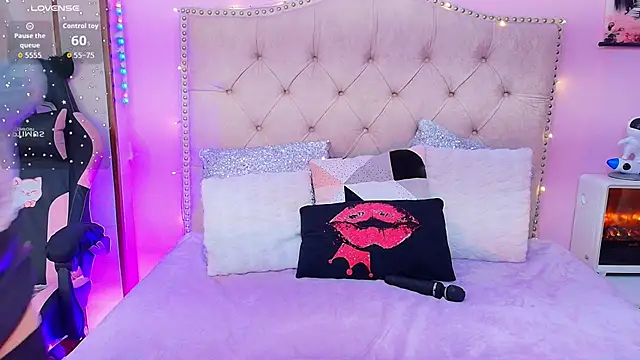 Miss Liu online show from 12-21-25, 12:23