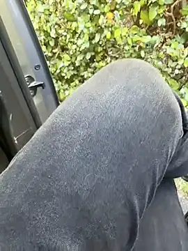 Snapshot of Davvidsm chatting on 02-24-26, 02:04 Davvidsm online show from 02-24-26, 02:04