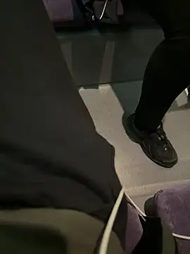 Snapshot of Davvidsm chatting on 03-12-26, 12:44 Davvidsm online show from 03-12-26, 12:44