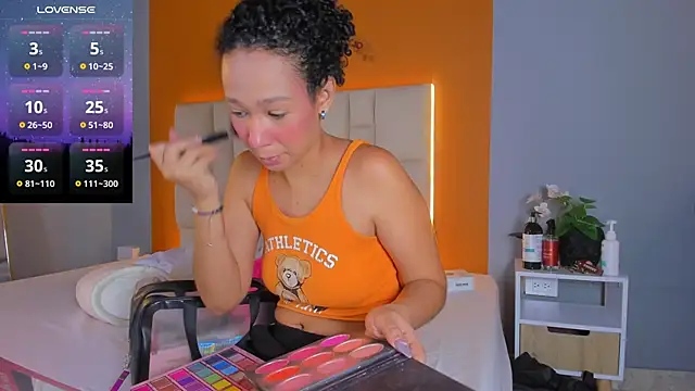 EmmaLawrence  online show from 06-10-26, 04:01