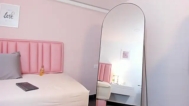 Snapshot of mariana_pregnant_ chatting on 12-05-25, 04:10 mariana pregnant online show from 12-05-25, 04:10