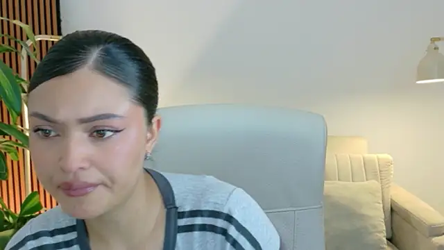 Snapshot of victoria___moon chatting on 06-04-26, 01:50 victoria moon online show from 06-04-26, 01:50