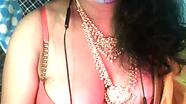 Snapshot of Preeti345 chatting on 07-10-26, 05:56 Preeti345 online show from 07-10-26, 05:56