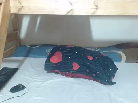 Snapshot of Phoenix_Curvelicious chatting on 12-17-25, 12:05 Phoenix Curvelicious online show from 12-17-25, 12:05