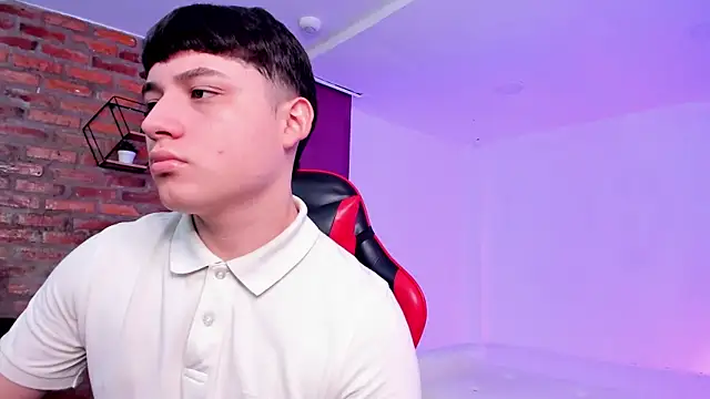 HotThreesoome online show from 03-31-26, 12:05