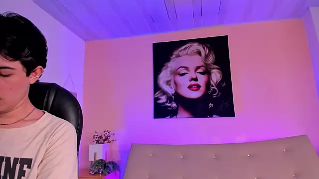 HotThreesoome online show from 04-25-26, 01:36