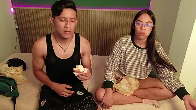 Snapshot of Violet_and_Dylan chatting on 12-14-25, 12:10 Violet and Dylan online show from 12-14-25, 12:10