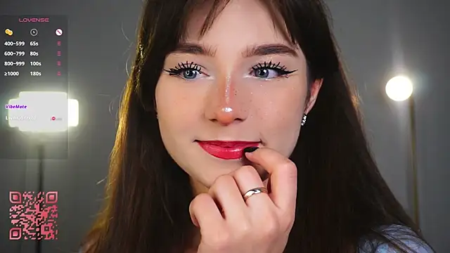 Snapshot of Lanenger chatting on 02-18-26, 10:17 Lanenger online show from 02-18-26, 10:17