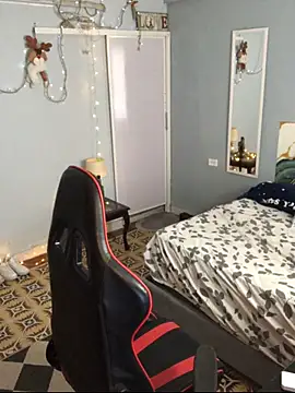 Snapshot of paul_crewe chatting on 12-05-25, 06:04 paul crewe online show from 12-05-25, 06:04