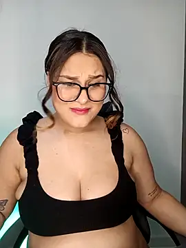 Snapshot of Valeriaa_21 chatting on 03-27-26, 02:50 Valeriaa 21 online show from 03-27-26, 02:50
