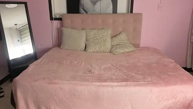 Sara valderrama  online show from 07-11-26, 02:31