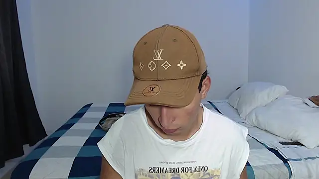 Snapshot of Dave_hot1 chatting on 12-14-25, 08:35 Dave hot1 online show from 12-14-25, 08:35