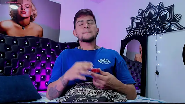 Snapshot of vaalentiino chatting on 12-14-25, 10:25 vaalentiino online show from 12-14-25, 10:25