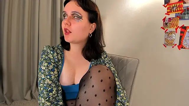 Snapshot of TracyLilith chatting on 12-13-25, 07:53 TracyLilith online show from 12-13-25, 07:53