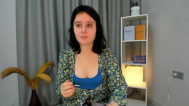 Snapshot of TracyLilith chatting on 12-14-25, 01:49 TracyLilith online show from 12-14-25, 01:49