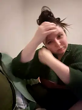 Snapshot of cupcakeclown chatting on 12-14-25, 06:08 cupcakeclown online show from 12-14-25, 06:08